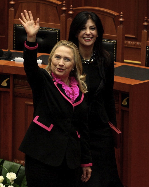 2fa60a9c00000578-3376503-dated_look_hillary_s_ruffled_shirt_and_suit_featuring_hot_pink_p-a-8_1451342398972
